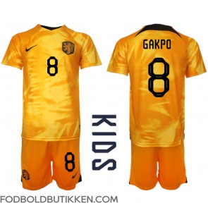Holland Cody Gakpo #8 Hjemmebanetrøje Børn VM 2022 Kortærmet (+ Korte bukser)